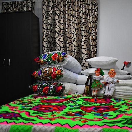 Floare De Colt Hotel Berbesti ภายนอก รูปภาพ
