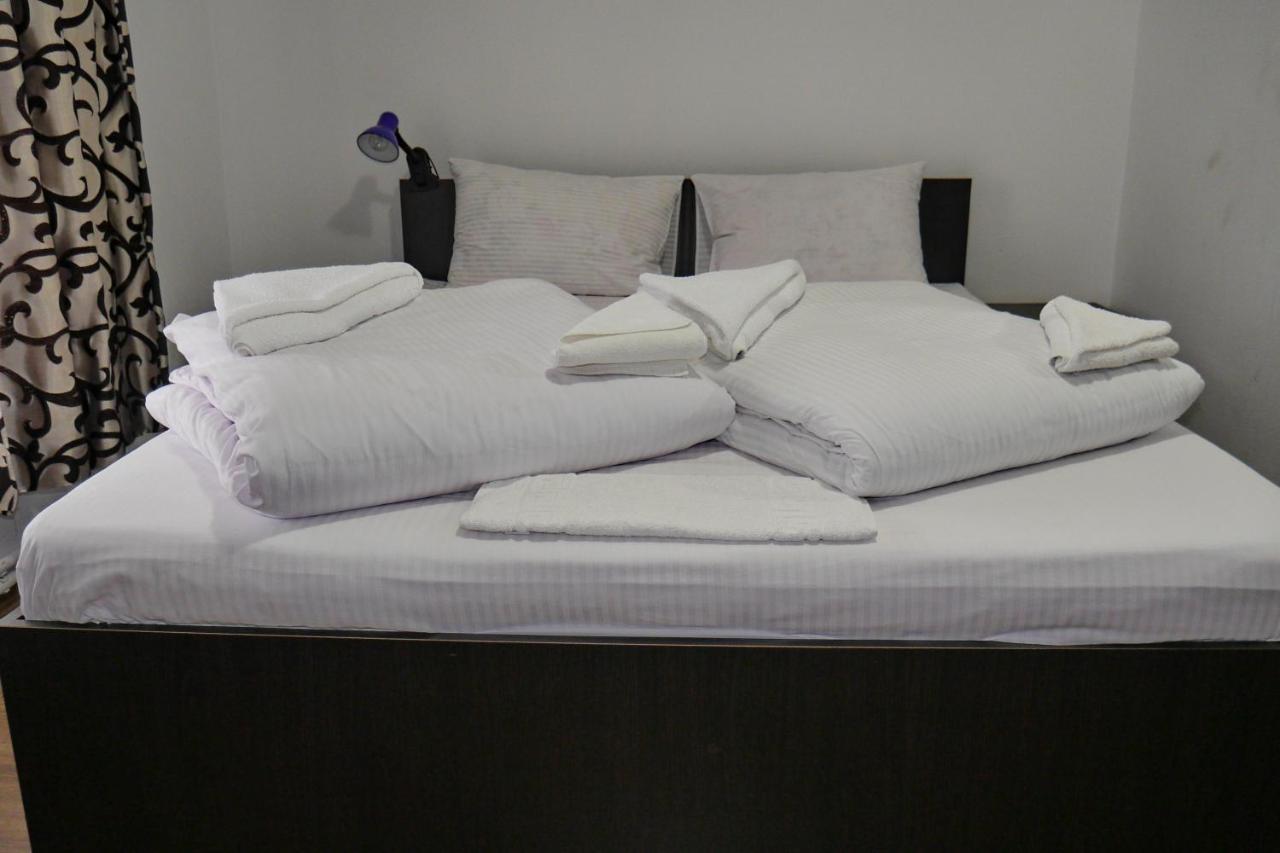 Floare De Colt Hotel Berbesti ภายนอก รูปภาพ