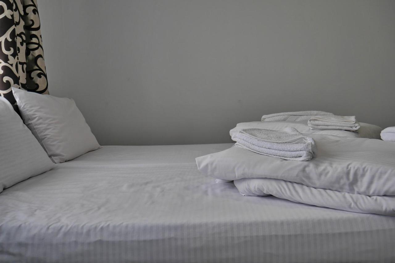 Floare De Colt Hotel Berbesti ภายนอก รูปภาพ
