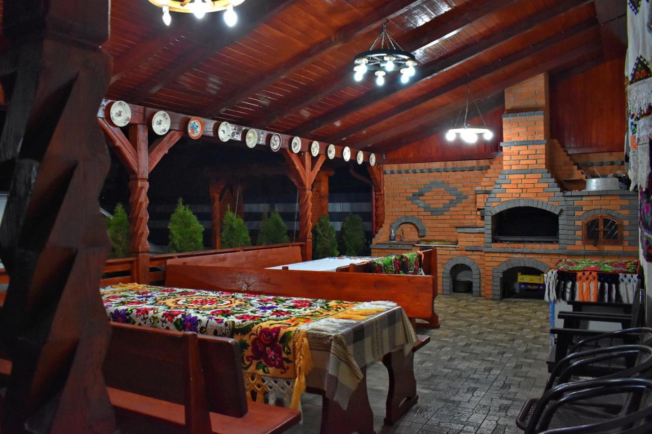 Floare De Colt Hotel Berbesti ภายนอก รูปภาพ