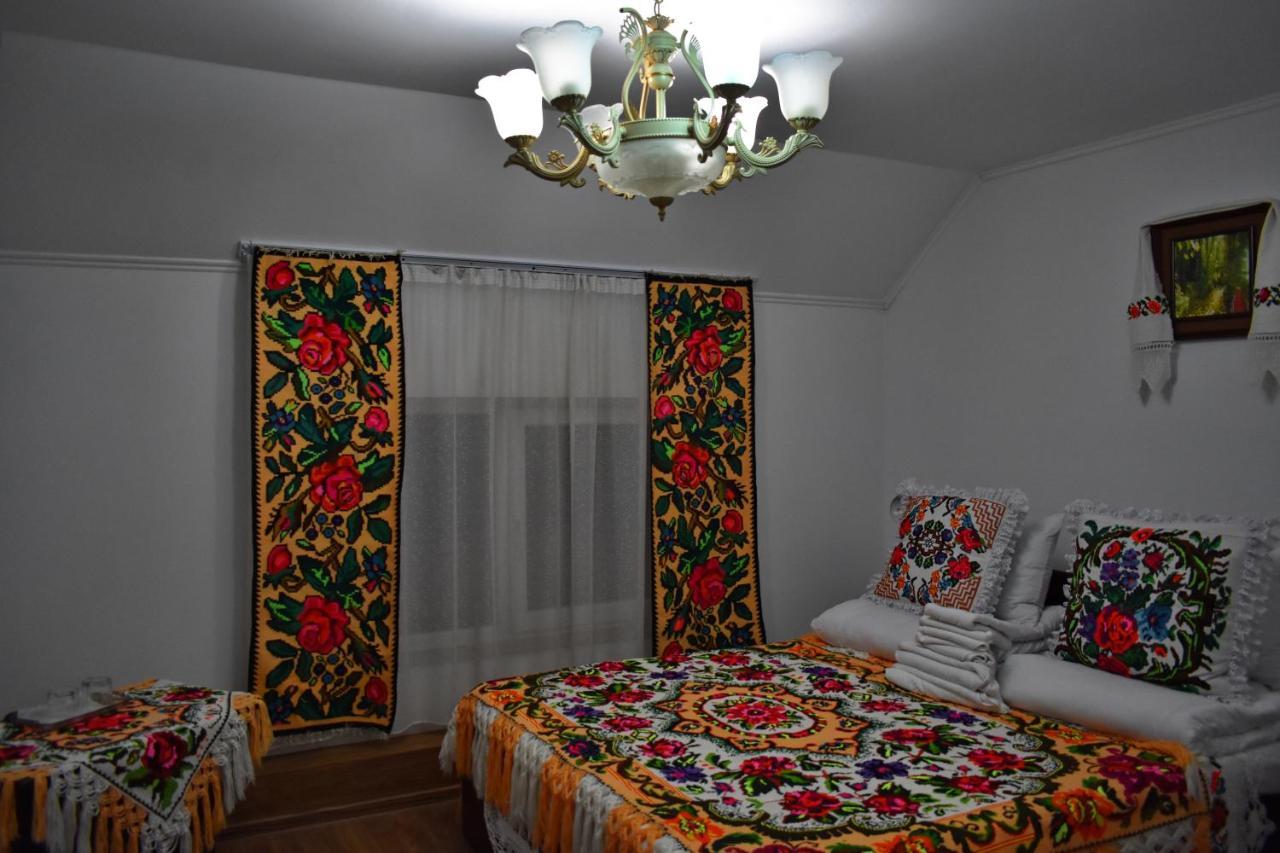 Floare De Colt Hotel Berbesti ภายนอก รูปภาพ