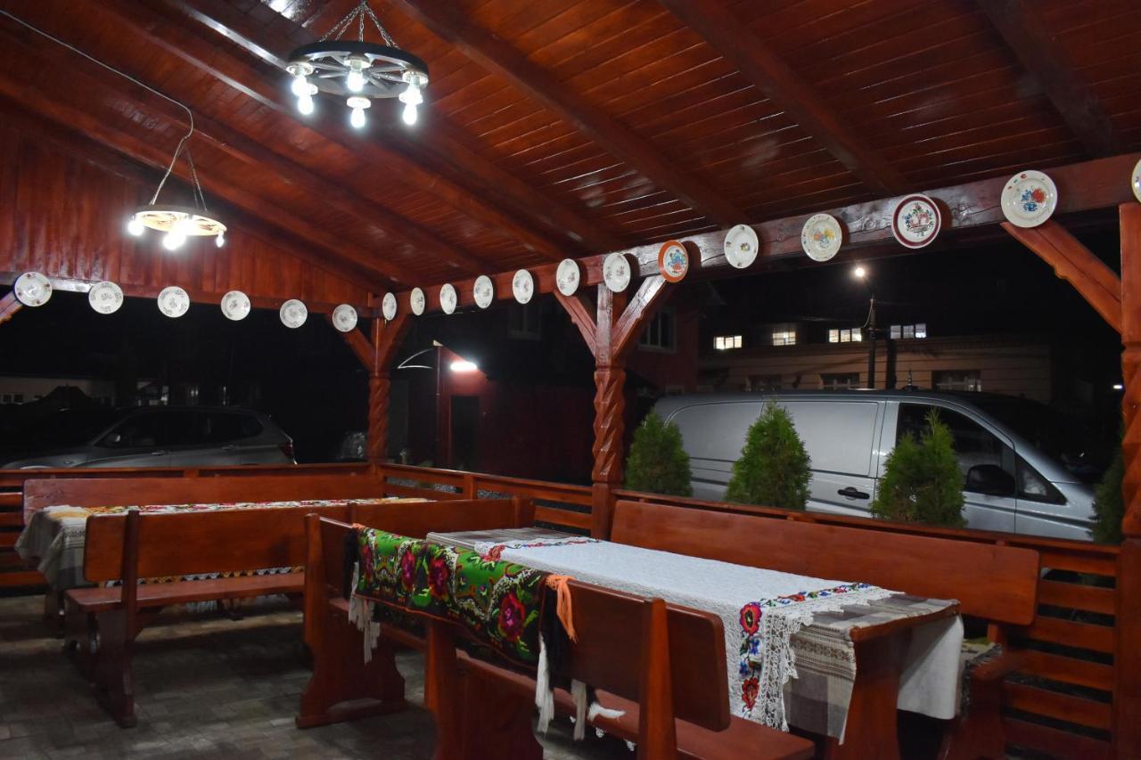 Floare De Colt Hotel Berbesti ภายนอก รูปภาพ