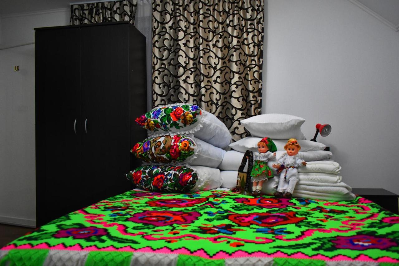 Floare De Colt Hotel Berbesti ภายนอก รูปภาพ
