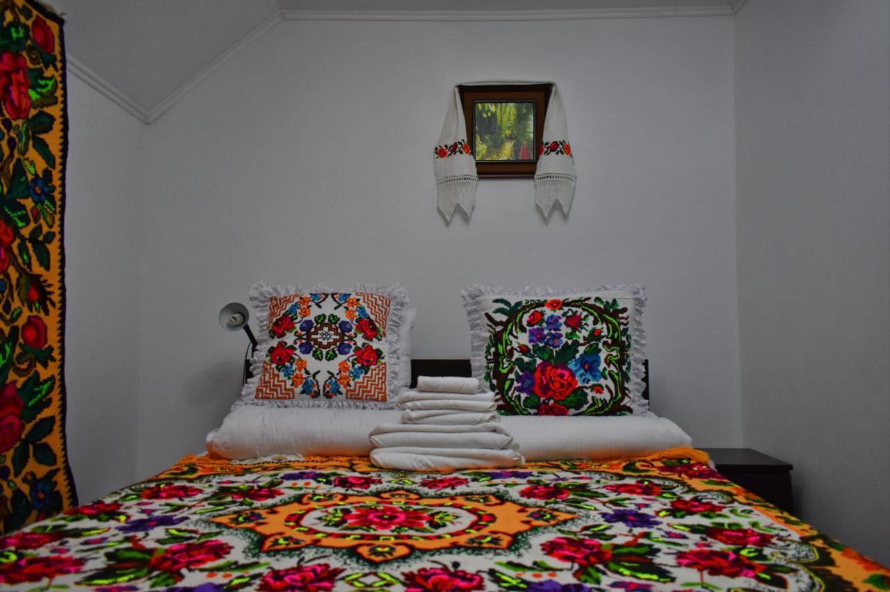 Floare De Colt Hotel Berbesti ภายนอก รูปภาพ