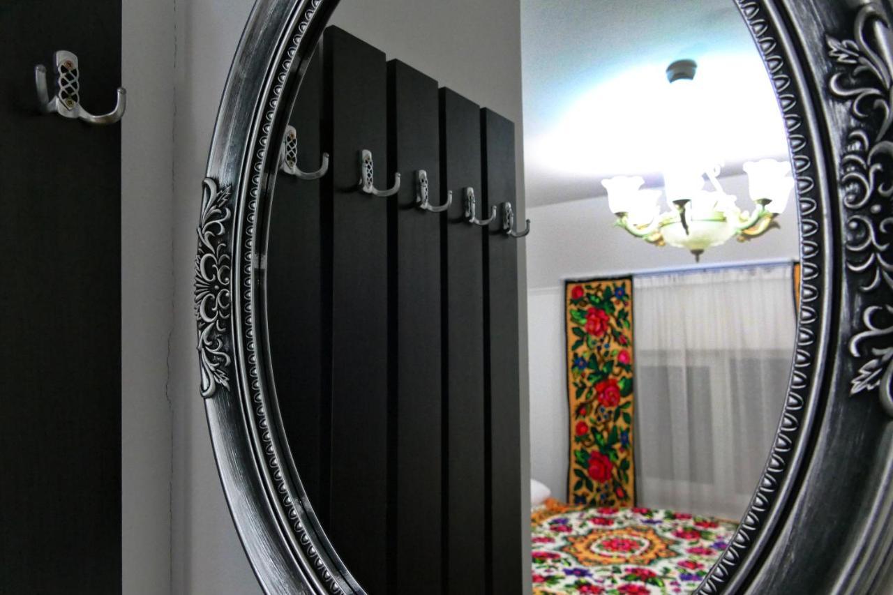 Floare De Colt Hotel Berbesti ภายนอก รูปภาพ