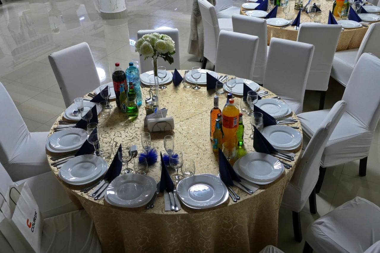 Floare De Colt Hotel Berbesti ภายนอก รูปภาพ