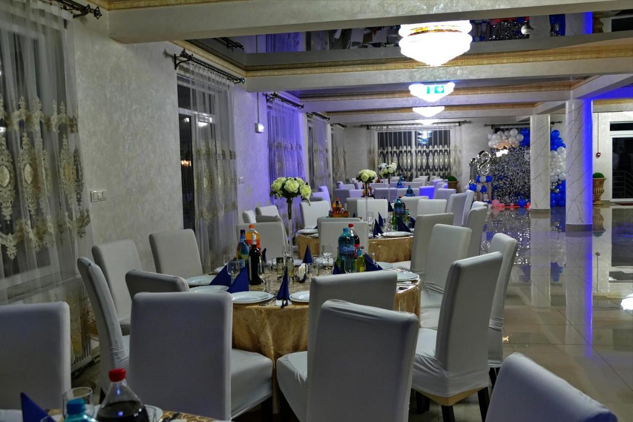 Floare De Colt Hotel Berbesti ภายนอก รูปภาพ